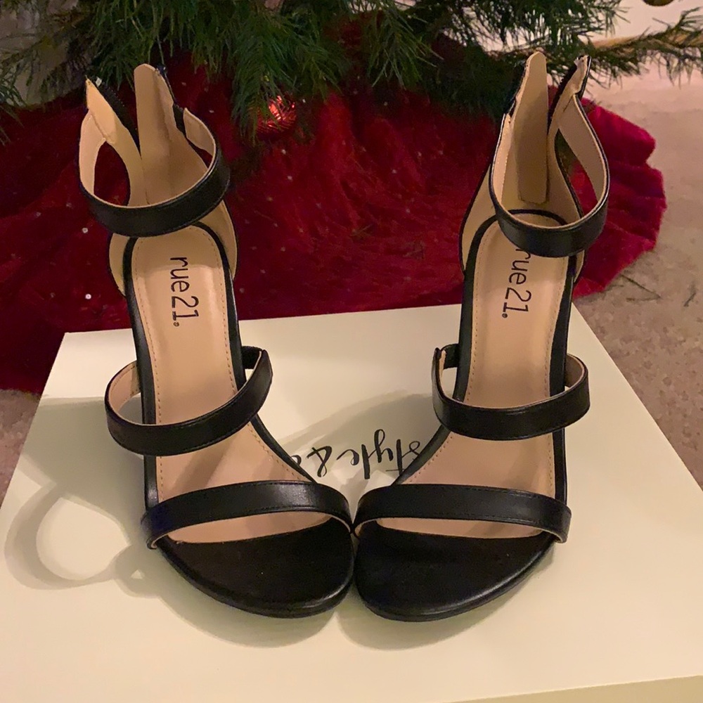 Elegant black block high heel